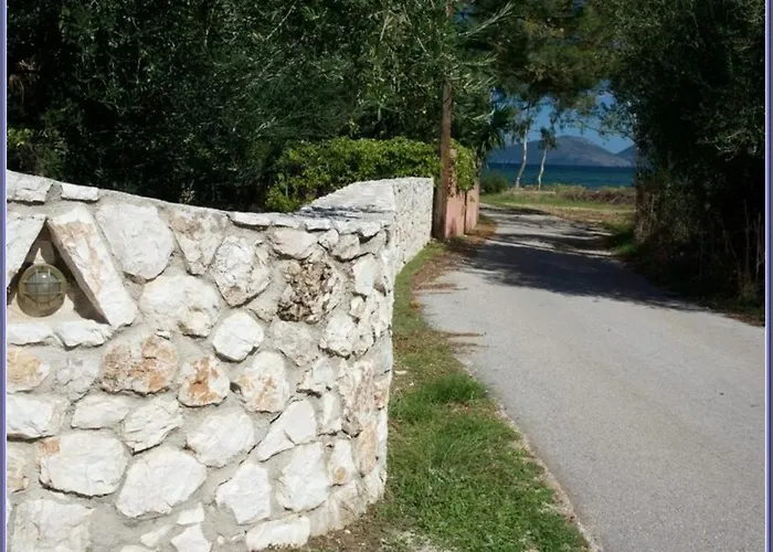 Fedra - 3 Bedrooms - Sleeps 6p Villa