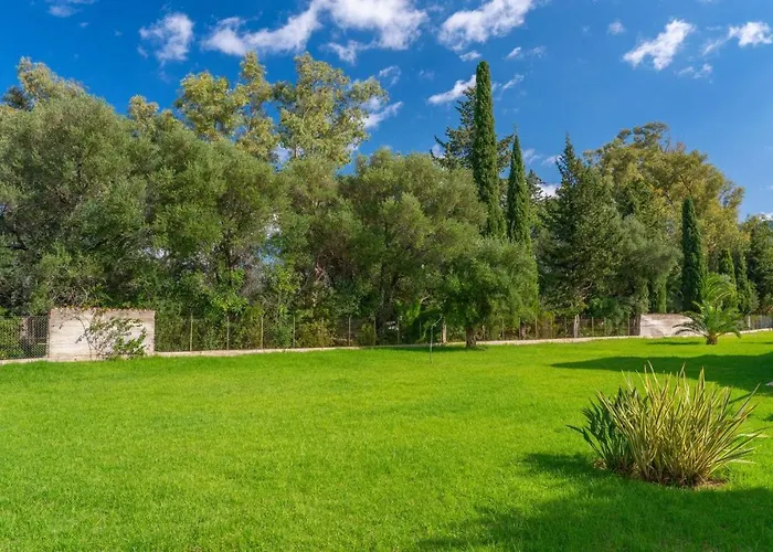 Villa Fedra - 3 Bedrooms - Sleeps 6p *