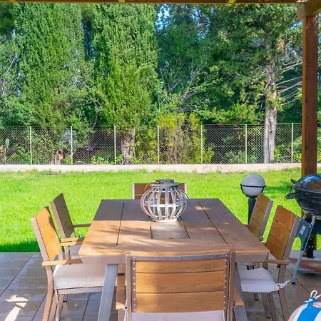 Villa Fedra - 3 Bedrooms - Sleeps 6p *